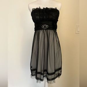 Strapless lacy dress